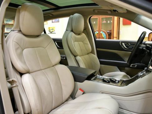 Used 2019 Lincoln Continental Select w/ Continental Climate Package image 47