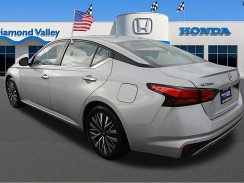 Used 2023 Nissan Altima 2.5 SV image 4