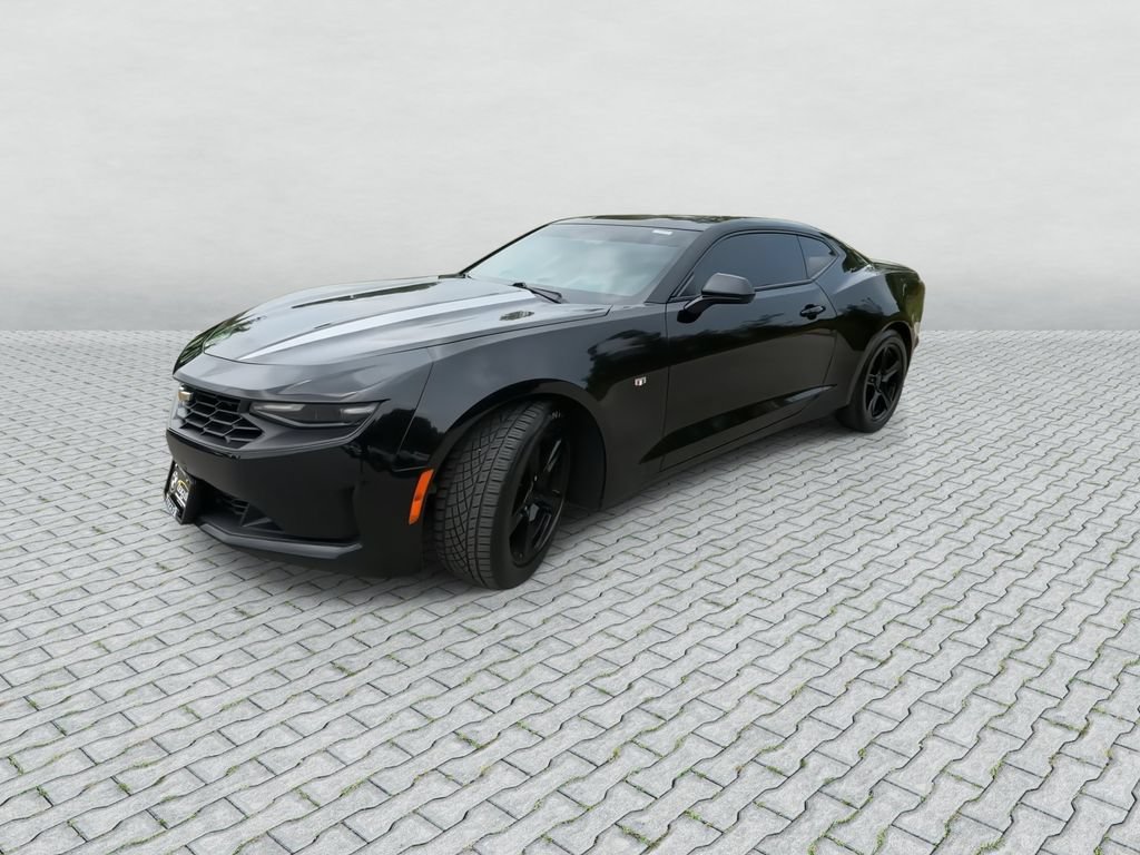 Used 2023 Chevrolet Camaro LT w/ Technology Package RWD image 4