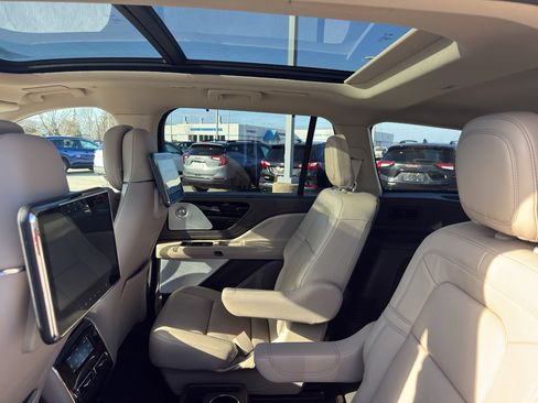 Used 2022 Lincoln Aviator Reserve w/ Equipment Group 201A image 32