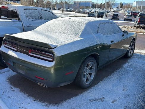 Used 2019 Dodge Challenger SXT image 4