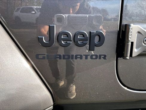 Used 2022 Jeep Gladiator Sport image 22