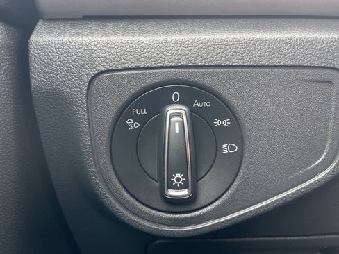 Used 2020 Volkswagen Atlas Cross Sport SEL Premium image 28