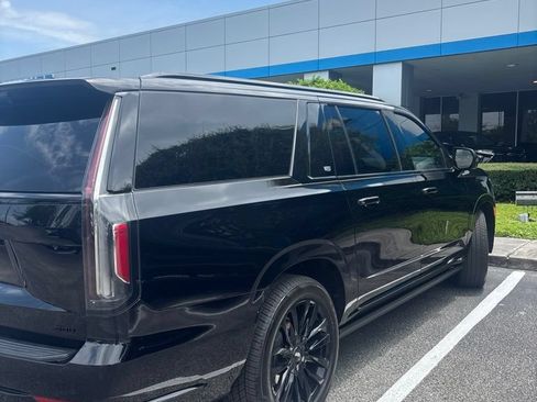 Used 2024 Cadillac Escalade ESV Premium Luxury w/ Performance Package AWD/4WD image 15