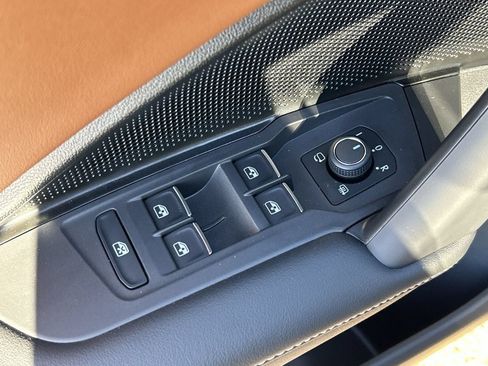 New 2026 Volkswagen Tiguan SEL R-Line AWD/4WD image 17