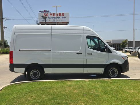 Used 2025 Mercedes-Benz Sprinter 2500 image 9