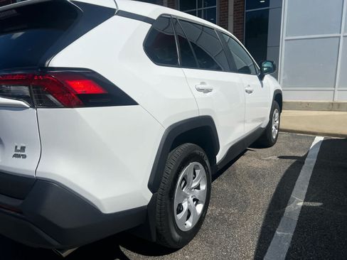Used 2024 Toyota RAV4 LE AWD/4WD image 4