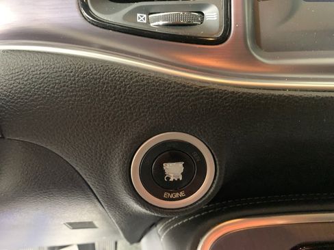 Used 2015 Dodge Challenger SXT w/ Driver Convenience Group image 17