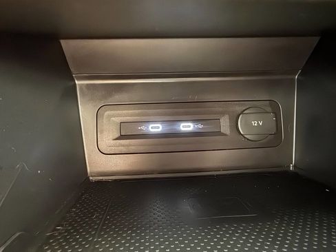 Used 2022 Volkswagen Atlas Cross Sport SE image 19