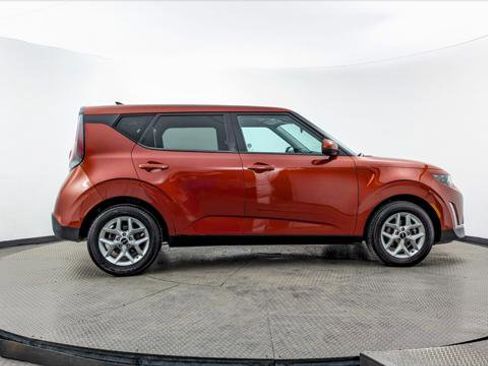 Used 2024 Kia Soul LX w/ Option Group 015 image 9