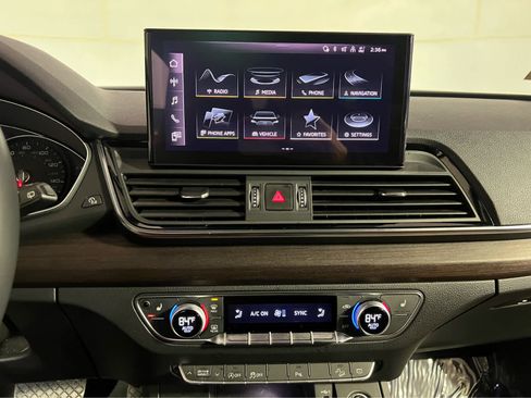 Used 2023 Audi Q5 2.0T Premium w/ Convenience Package image 11