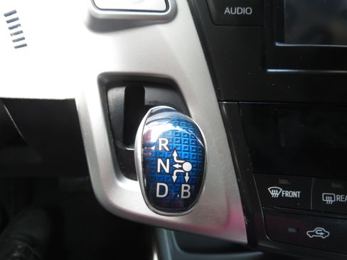 Used 2014 Toyota Prius V Two FWD image 23