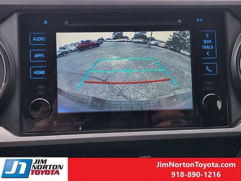 Used 2017 Toyota Tacoma TRD Sport w/ Tow Package RWD image 19