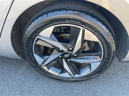 Used 2022 Hyundai Elantra SEL w/ Convenience + Premium Package FWD image 25