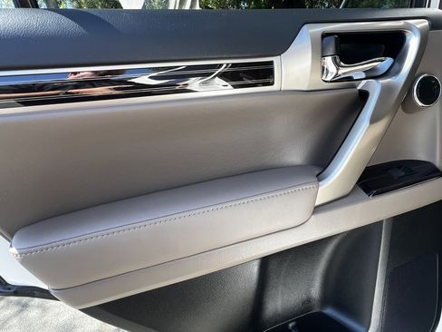 Used 2020 Lexus GX 460 Luxury w/ Accessory Package image 30