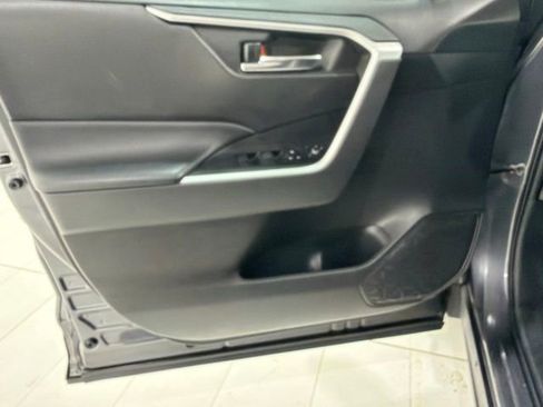Used 2021 Toyota RAV4 XLE AWD/4WD image 9