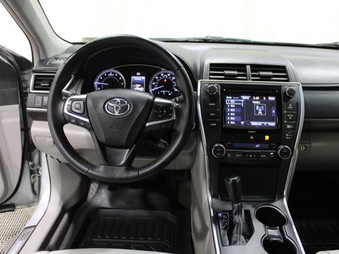 Used 2016 Toyota Camry XLE w/ Convenience Package image 2