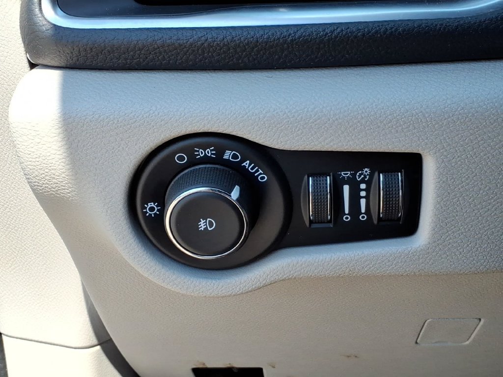 Used 2022 Chrysler Pacifica Limited FWD image 26