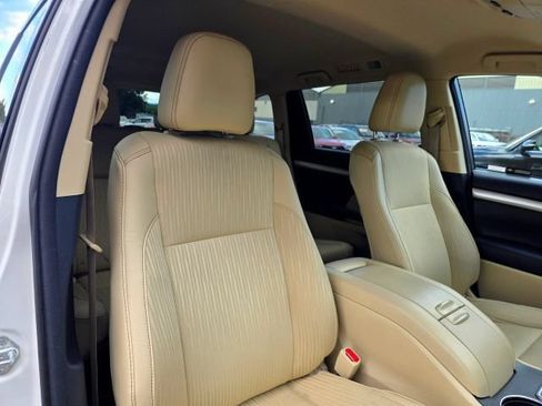 Used 2016 Toyota Highlander LE AWD/4WD image 43