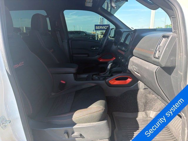 Used 2025 Nissan Frontier PRO-4X AWD/4WD image 12