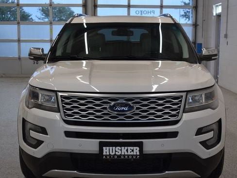 Used 2016 Ford Explorer Platinum AWD/4WD image 3