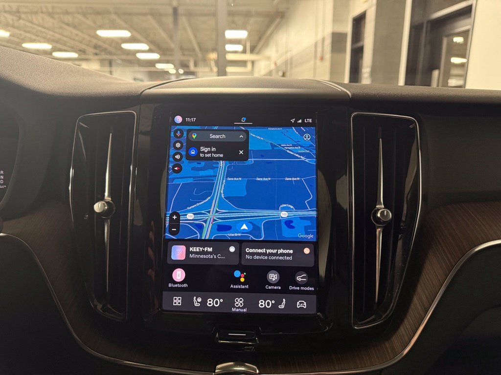Used 2022 Volvo XC60 B5 Momentum w/ Climate Package AWD/4WD image 12