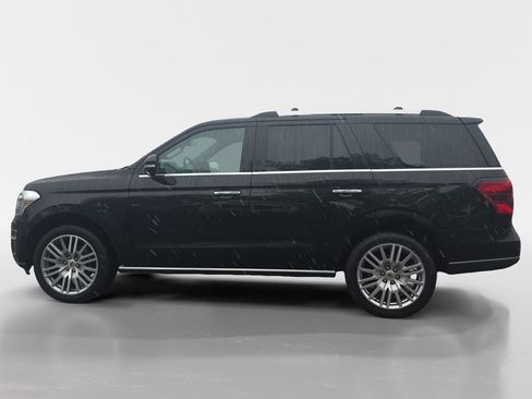 Used 2024 Ford Expedition Limited AWD/4WD image 2