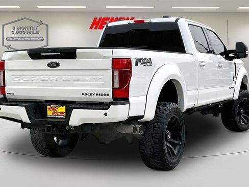 Used 2022 Ford F250 Lariat w/ Black Appearance Package image 7