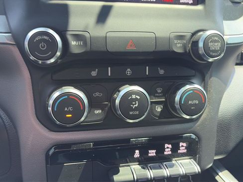 Used 2019 RAM 1500 Big Horn AWD/4WD image 10