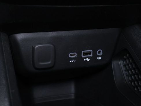 Used 2023 Chevrolet TrailBlazer RS image 33