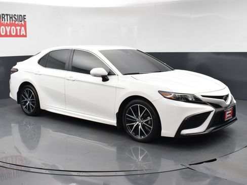 Used 2024 Toyota Camry SE w/ Cold Weather Package AWD/4WD image 6