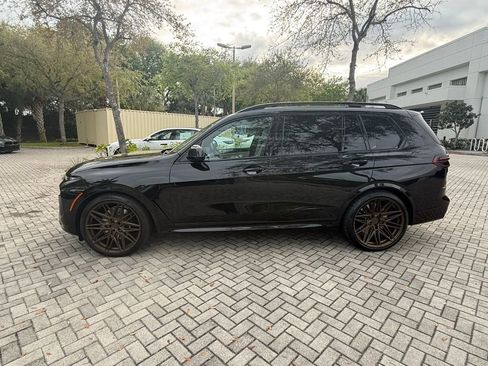 Used 2023 BMW X7 M60i image 3