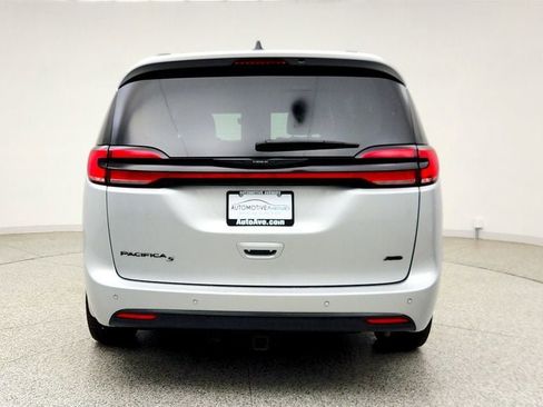 Used 2024 Chrysler Pacifica Touring-L w/ S Appearance Package AWD/4WD image 6