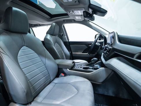 Certified 2022 Toyota Highlander XLE image 15