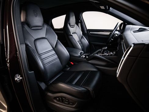 Certified 2023 Porsche Cayenne Platinum Edition AWD/4WD image 29