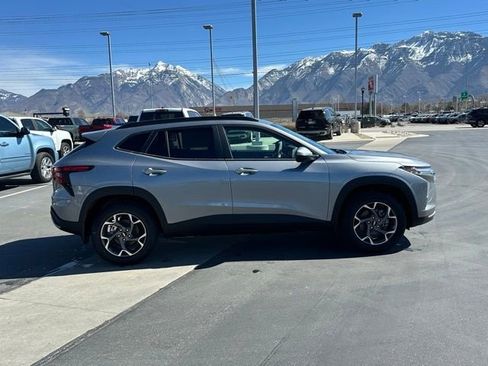 New 2026 Chevrolet Trax LT w/ Driver Confidence Package FWD image 26