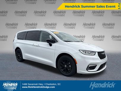 Used 2024 Chrysler Pacifica Touring-L