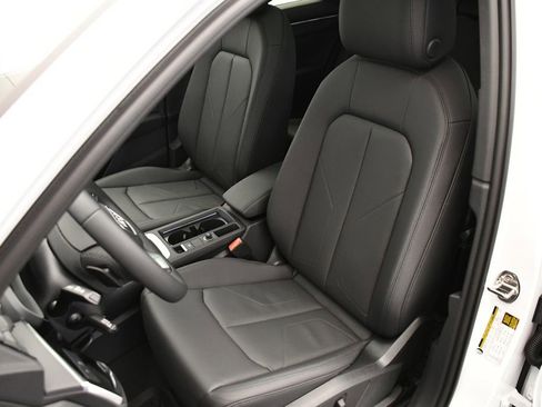 Used 2025 Audi Q3 2.0T Premium w/ Convenience Package image 40