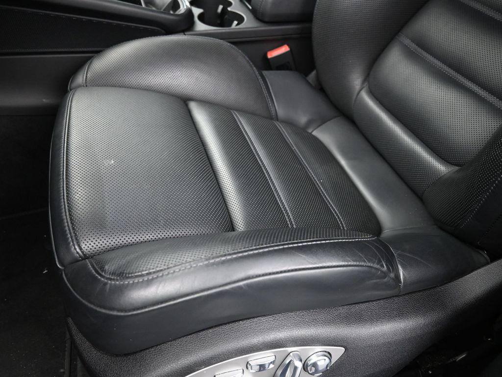 Certified 2024 Porsche Macan AWD/4WD image 23