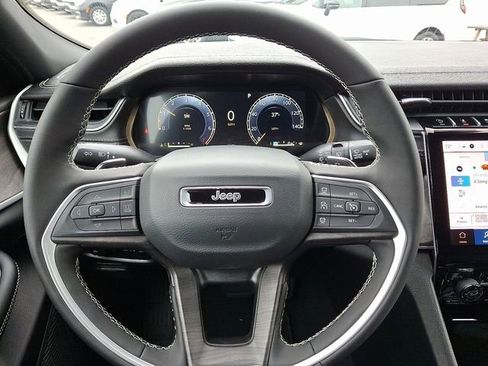 New 2025 Jeep Grand Cherokee Limited w/ Black Appearance Package image 14