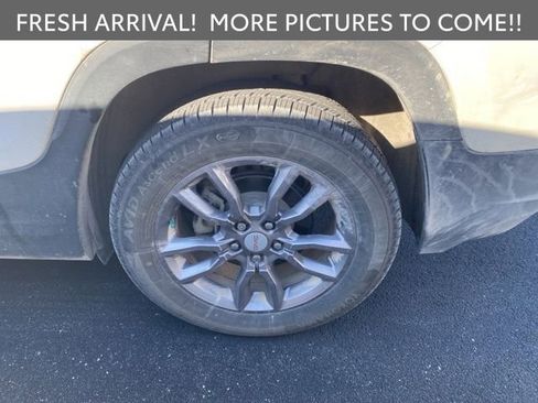 Used 2022 GMC Terrain SLT w/ Tech Package image 6