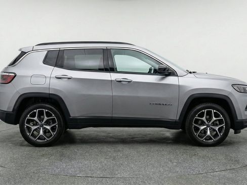 Used 2025 Jeep Compass Limited AWD/4WD image 11