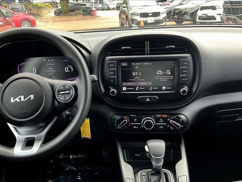 Used 2023 Kia Soul LX w/ LX Technology Package image 7