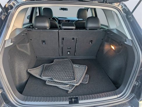 Used 2022 Volkswagen Taos SE image 11