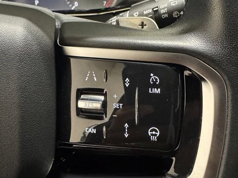 Used 2023 Land Rover Range Rover Evoque R-Dynamic SE AWD/4WD image 17