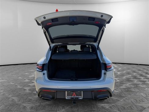 Used 2022 Porsche Macan image 9