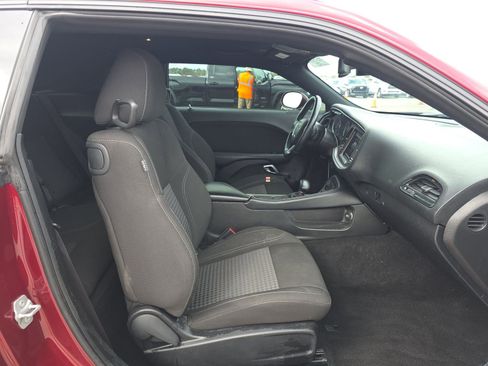 Used 2022 Dodge Challenger SXT image 17