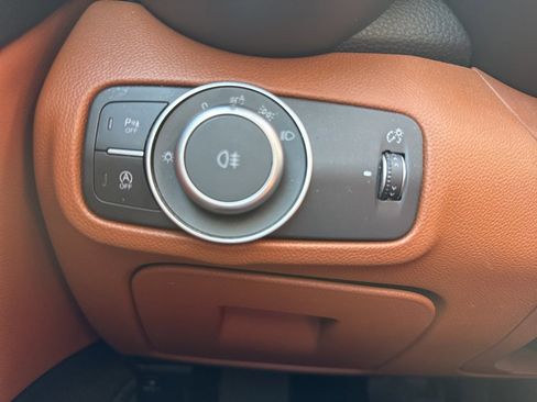 Used 2018 Alfa Romeo Giulia AWD image 34