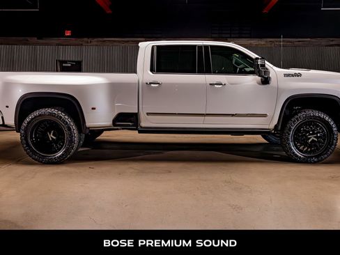 Used 2024 Chevrolet Silverado 3500 High Country w/ High Country Premium Package image 11