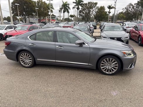 Used 2013 Lexus LS 460 w/ Comfort Pkg image 4